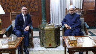 شيخ الأزهر يبحث مع السفير البريطاني تعزيز التعاون ودعم تعليم اللغة الإنجليزية