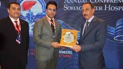 بالصور.. محافظ سوهاج يدشن فعاليات المؤتمر الأول لمستشفى الحميات 