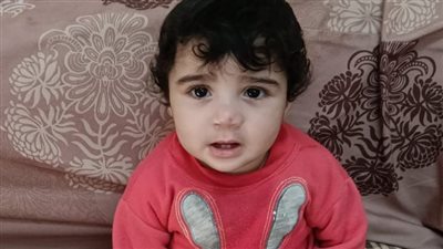 طفلة 