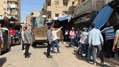 بالصور.. رئيس مركز أبو حمص يترأس حملة يومية للتصدي للإشغالات بالبحيرة