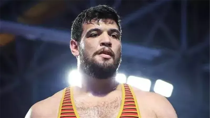 عبد اللطيف منيع المصارع