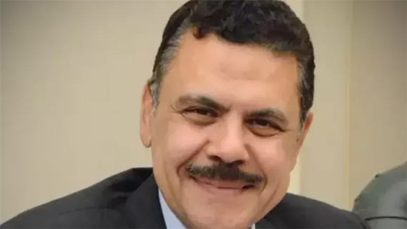 الدكتور أحمد أبو