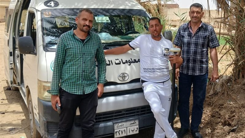 بعض العاملين بمركز