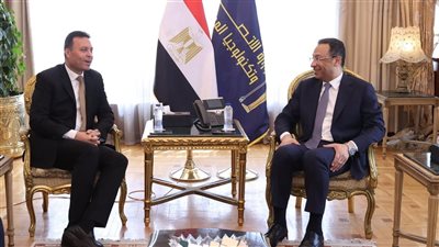رئيس الجهاز المركزي يبحث مع وزير الاتصالات تنفيذ تعداد السكان 2027 رقميًا