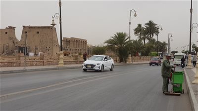 محافظ الأقصر يصدر قراراً بوقف عمل عمال النظافة ميدانياً خلال ساعات الذروة