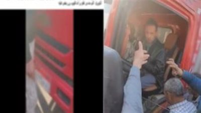 سقوط سائق النقل الهارب بعد دهس فتاة وصدم سيارات بمزلقان قليوب