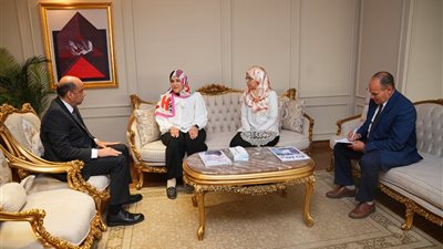 استجابة لـ «نيوز رووم».. وزير العمل يلتقي بطلة المكفوفين لتوفير وظيفة لها