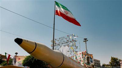 إيران.. استعراض السلاح في الشوارع وشاشات التلفزيون لمواجهة تصريحات ترامب