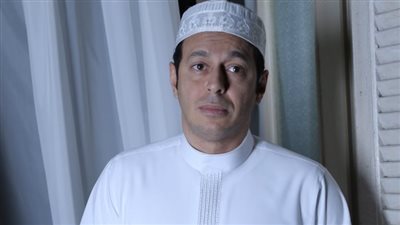 «عملنا سوا 30 عمرة».. المحامي طارق جميل يكشف الجانب الخفي في حياة مصطفى شعبان