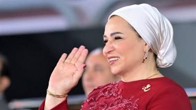 «فرحة أم ببنتها».. السيدة انتصار السيسي توجه رسالة مؤثرة للعرائس في «فرحة مصر»