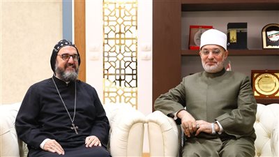 مفتي الجمهورية يستقبل كاهن الكنيسة السريانية في مصر للتهنئة بعيد الأضحى