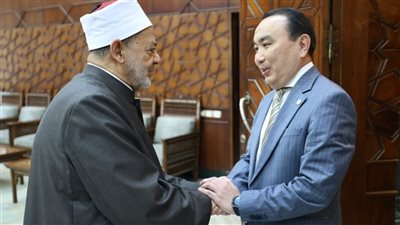 شيخ الأزهر يبحث مع سفير كازاخستان تعزيز التعاون في المجالات العلمية والدعوية