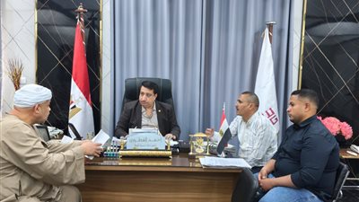 رئيس مركز طهطا يعقد اللقاء الجماهيري الأسبوعي للاستماع إلى شكاوى المواطنين