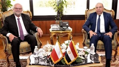 وزير الطيران يبحث مع سفير بولندا زيادة الرحلات وتنشيط السياحة الوافدة لمصر