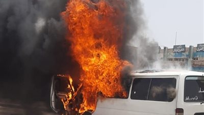 السيطرة علي حريق ميكروباص بمنطقة العوايد بالسويس دون وقوع إصابات