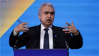 وكالة الطاقة الدولية: مخزونات النفط العالمية تتآكل بسرعة وقد تكفي لأسابيع فقط