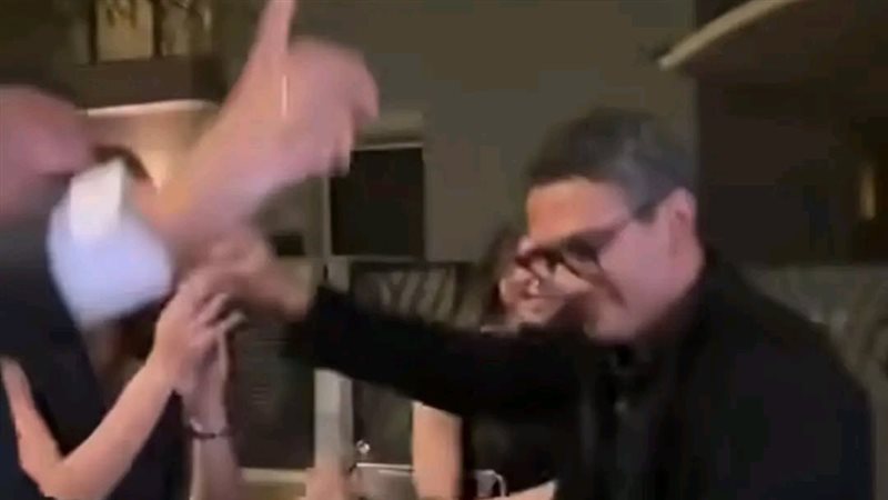آسر ياسين يرقص