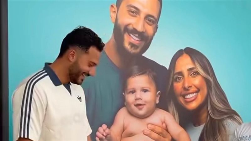 محمد فرج وزوجته وابنه