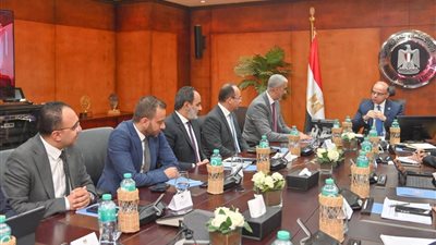 وزير الاستثمار يبحث مع ڤودافون تسريع التحول الرقمي لتعزيز التنافسية