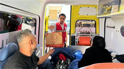 الهلال الأحمر المصرى يستقبل الدفعة 42 من المصابين الفلسطينيين