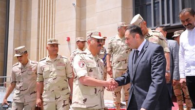 قائد الجيش الثاني الميداني يشيد بمشروعات التنمية والخدمات بمحافظة دمياط