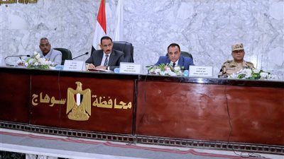 محافظ سوهاج يتابع ملفات التصالح والتعديات واستعدادات عيد الأضحى