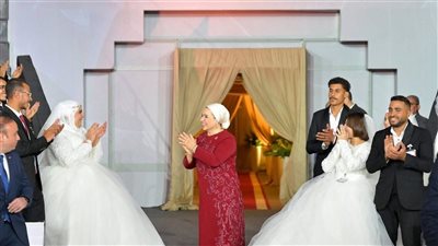بأيادي مصرية.. إطلالة السيدة انتصار السيسي بتوقيع المصمم الشهير محمد سامي