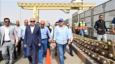 وزير الري يتفقد عملية تحديث أنظمة التشغيل والتحكم بقناطر إسنا الجديدة بالأقصر