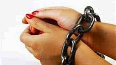 رفضت العودة لطليقها فكان العقاب جنزيرا حديديا.. كواليس تعذيب ربة منزل بالجيزة
