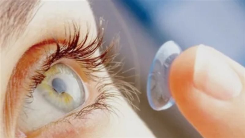 عدسات لاصقة متطورة