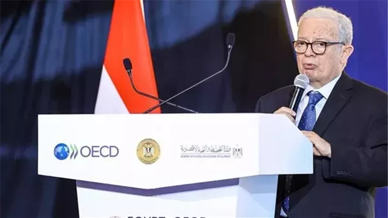 حسين عيسى نائب رئيس
