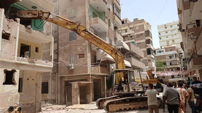 حي السويس ينفذ قرارات إزالة ضمن الموجة 29 ويستعيد 300 متر تعديات