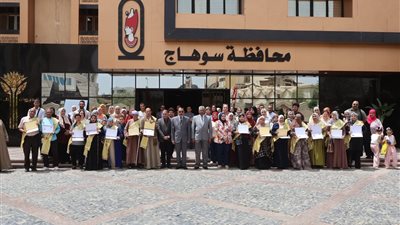 سوهاج: تكرم 14 من الفائزين في مسابقة «الأم والأب المثالي » بالمحافظة 