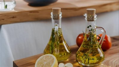 مزيج زيت الزيتون والليمون: هل يقدم فوائد صحية حقيقية؟