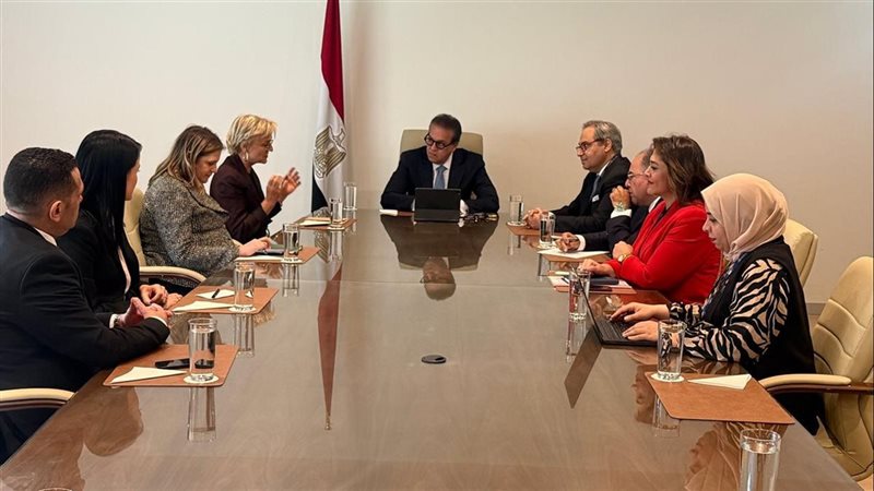 وزير الصحة الدكتور