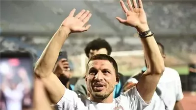 طارق حامد يدعم الزمالك من المدرجات في مباراة حسم بطل الدوري