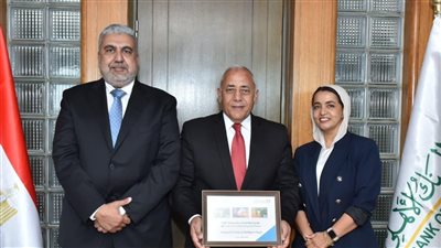 الأولى من نوعها.. البنك الأهلي المصري يطلق نسخة صديقة للبيئة من بطاقة 