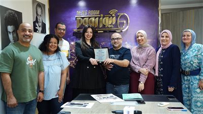 تكريم سوسن مراد عز العرب رئيسة تحرير مجلة نصف الدنيا والبيت بموقع نيوز رووم