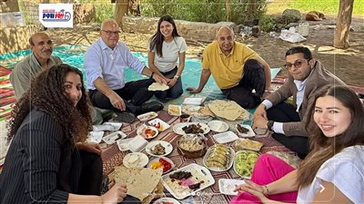 سفير السويد «قاعد على الحصيرة الفلاحي».. جولة إنسانية تكشف سحر المنيا وأصالتها