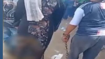 سلسلة حديدية لمنع الهروب.. ضبط أم قيدت نجلها أثناء ذهابه للمدرسة بشبرا الخيمة