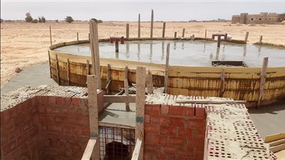 بحوث الصحراء يواصل تنفيذ خزانات وجابيات مياه لدعم التنمية بالنجيلة في مطروح