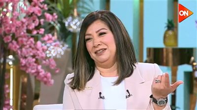 انتصار تثير الجدل مع منى الشاذلي: أنا ناصحة.. فاكراني «ساذجة» زي بتوع القاهرة؟