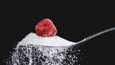 من بينها ضعف التركيز.. كيف يؤثر استهلاك السكر على الدماغ؟