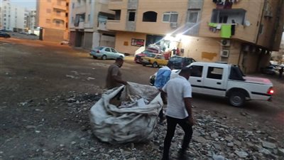 حي عتاقة بالسويس يشن حملة مكبرة لضبط النباشين ومخازن فرز القمامة المخالفة