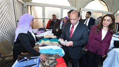 عميد طب قصر العيني جامعة القاهرة يفتتح المعرض الخيري الثاني عشر لمستشفى المنيل