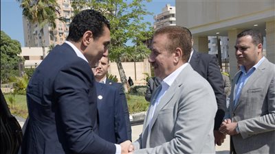 محافظ بورسعيد يستقبل وزيرا 
