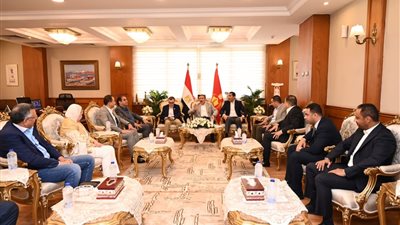 وزير الشباب والرياضة يلتقي وزير التخطيط ومحافظ بورسعيد في مستهل جولته التفقدية