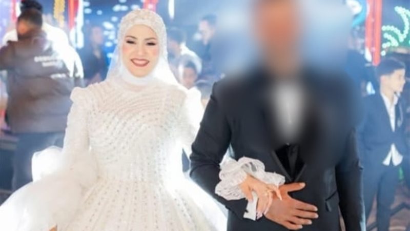 شاب يلقي بزوجتة من