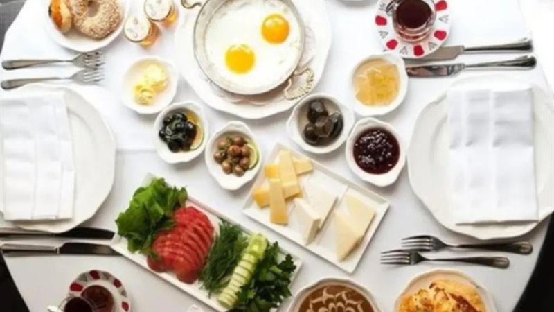 أطعمة أساسية على