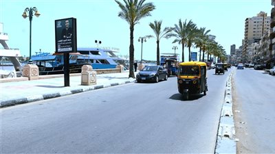 لليوم الرابع على التوالي.. تطبيق قرار منع سير التوكتوك بكورنيش رشيد